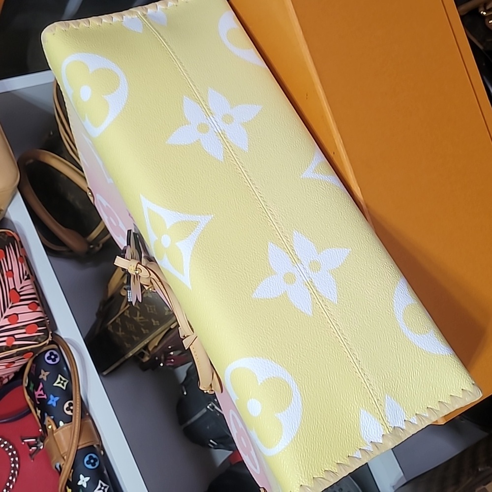 Louis Vuitton Onthego GM GUAM  Special  Edition  Collection New - Picture 7 of 16
